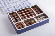 Assorted chocolates-Blue & white tin-T23