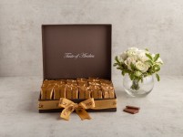 Wrapped Asakom mn awada chocolate box-small with flower vase-R4