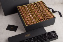 Black chocolate and biscuit-gift set